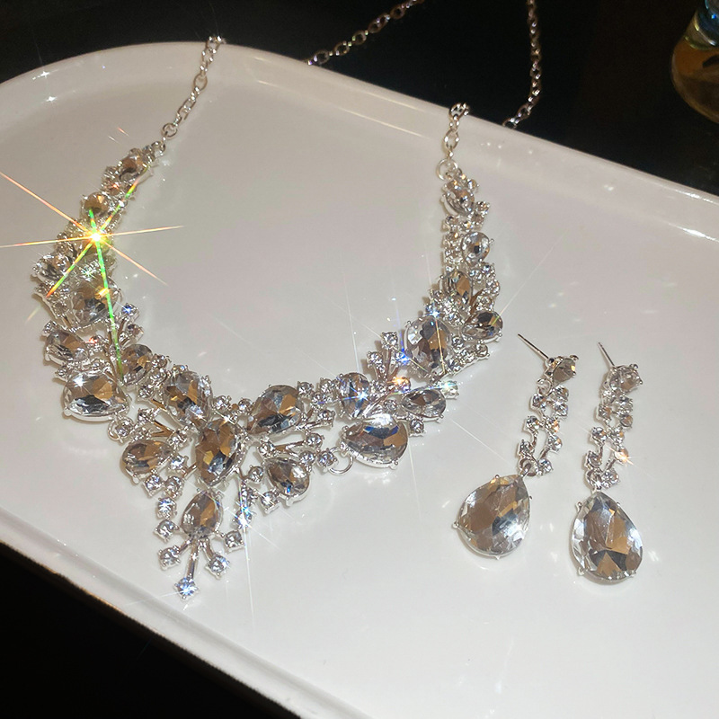 Super Sparkling Diamond Water Drop Necklace and Earrings Set, Niche High-End Clavicle Chain, Fashionable Light Luxury Jewelry - view 5