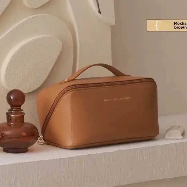 Large Capacity Portable Travel Wens Makeup Bag PU Cosmetic Storage Organizer Pure Color Fiable Cpact Size D251011