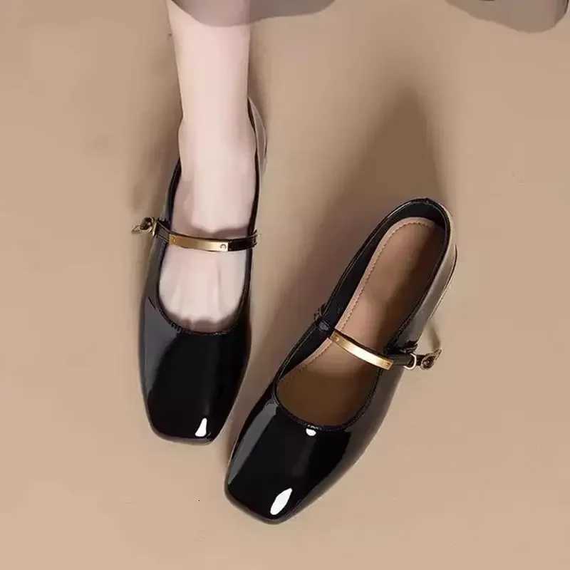 Red Genuine Soft Leather Mary Janes Womens Shoes Spring New Style Retro Hepburn Style SlipOn French Style Patent LeatherXJ251011