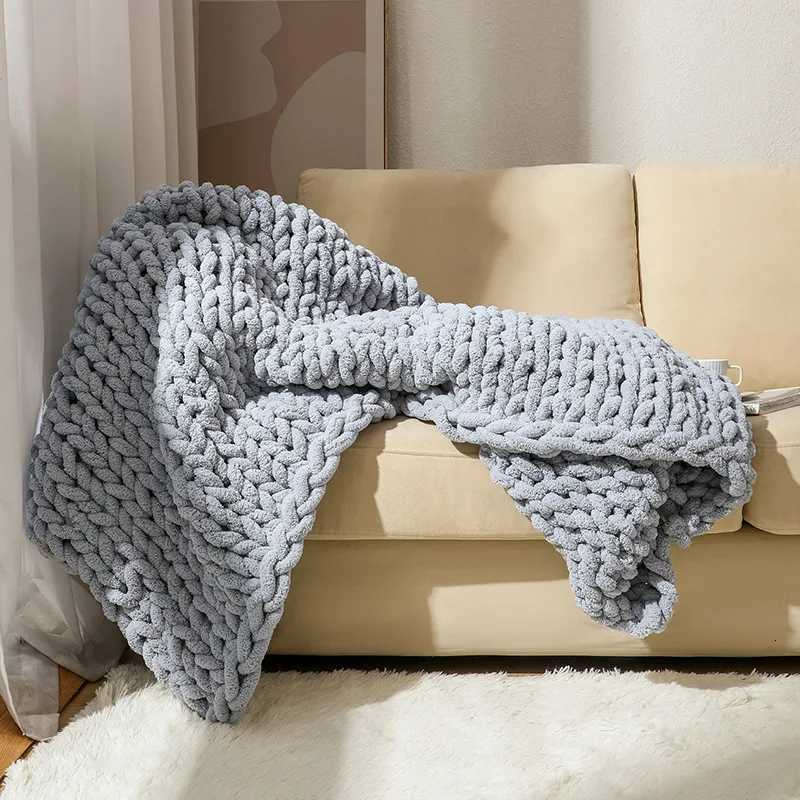 Christmas Soft Chenille Chunky Knit Blanket Knitted Throw Blanket 50x60 Handmade Cable Warm Thick Giant Blanket for Couch C251011