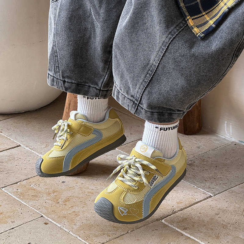 Trendy luxcury Unisex Autumn Sneakers Featuring Modern Design Elements from Korea