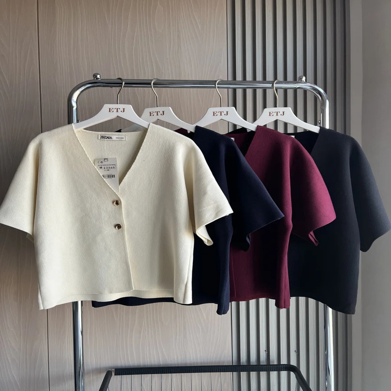 Plain knit shortsleeved cardigan for women traf With metal buttons decoration Vneck and loose short sleeve n 250612