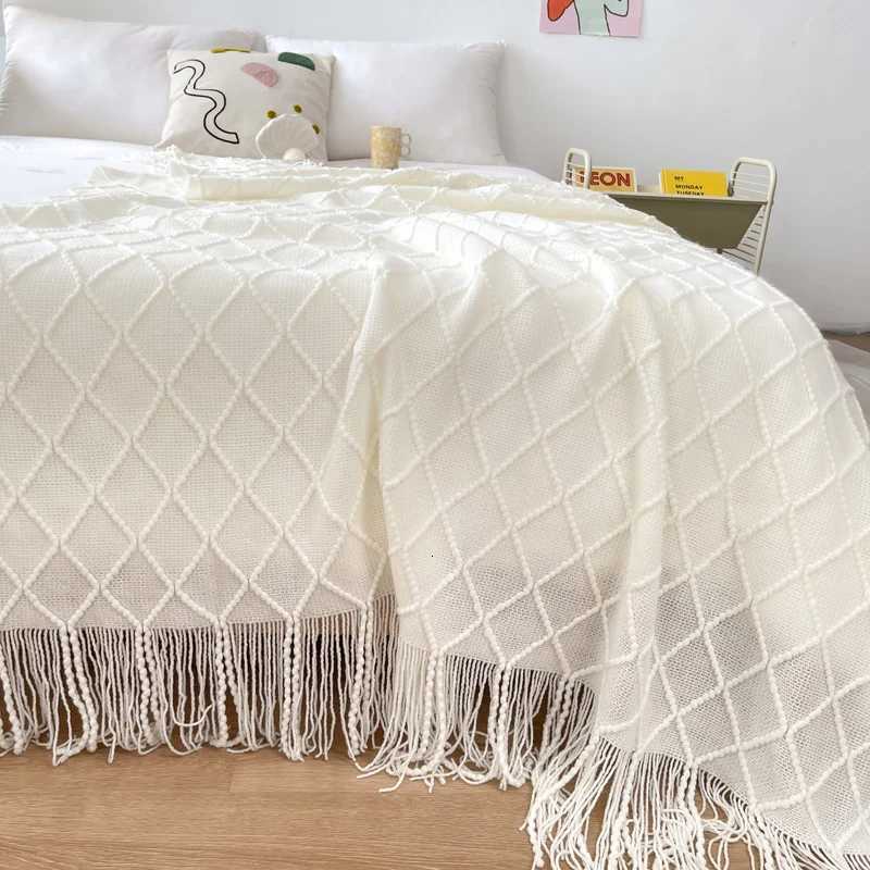 Bonenjoy White Color Knitted Blanket Nordic Plain Bed Decorative Thread Blankets with Tassel mantas de cama invierno Sofa Plaids C251011