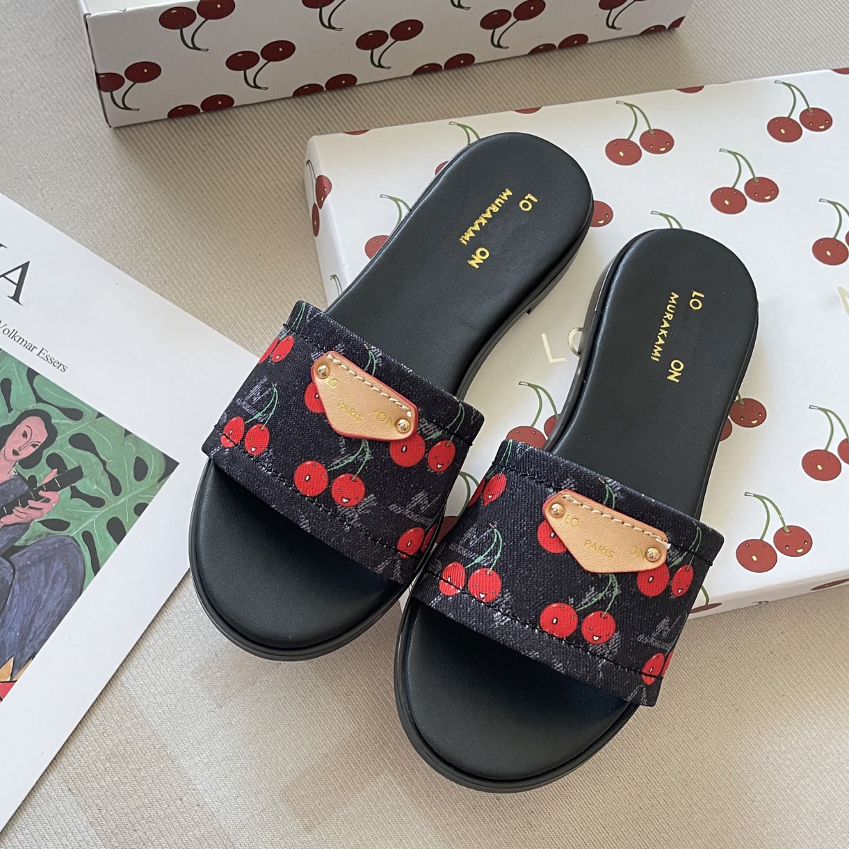 French luxury brand designer womens open-toe leather cherry-print flat sandals stylish and form-fitting beach and swimming pool travel flat sandals. Size 36 - 42