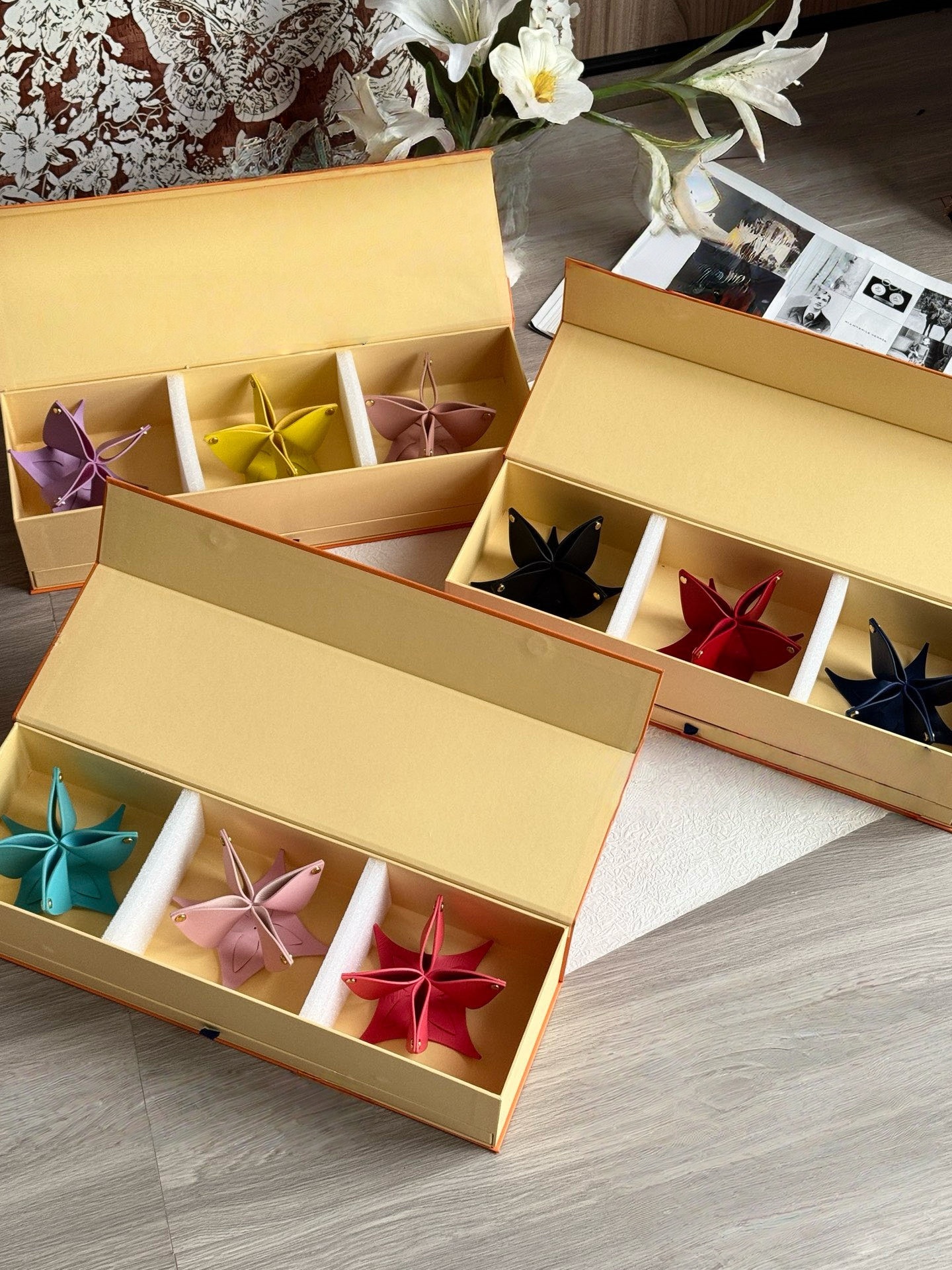 3 piece set fashion GI0329 Leather flowers designer Old flower L letter logo Cortical folded flower luxury Home Decoration Leather Flower Arrangement Decoration