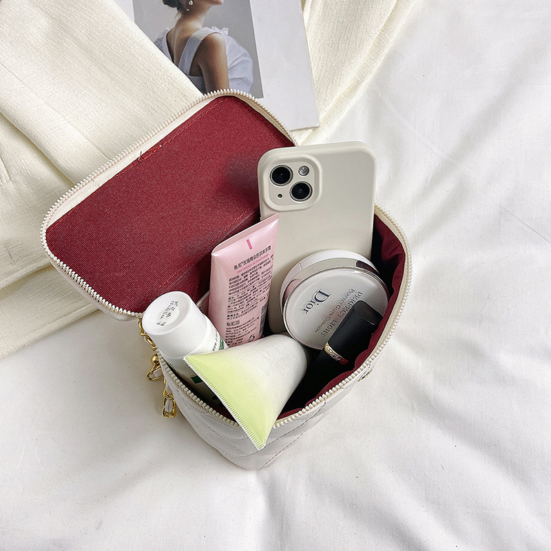 hot Free delivery designer shoulder bag Fashionable and minimalist solid color handbag for daily commuting