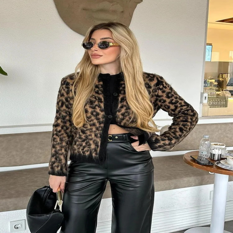 Casual Round Neck Long Sleeved Womens Sweater Chic Singlebreasted Leopard Print Knit Cardigan High Street Outerwears 241203