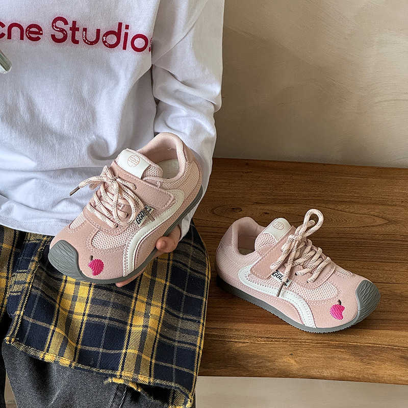 Trendy luxcury Unisex Autumn Sneakers Featuring Modern Design Elements from Korea