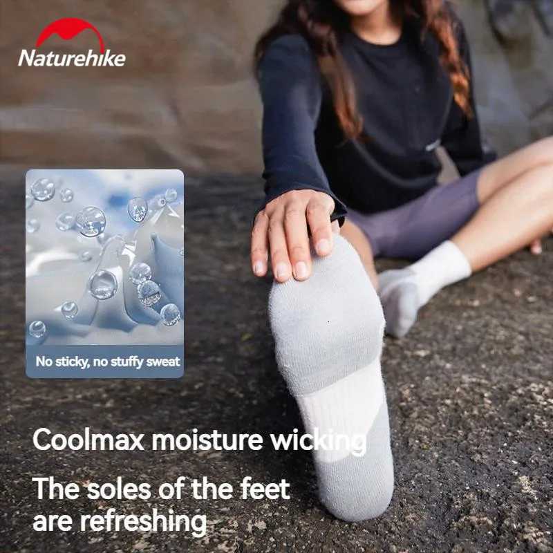 Naturehike Sports Socks QuickDrying Short Long Socks Men Women Outdoor Cycling Hiking Socks Absorbent Comfort Autumn WinterW251011