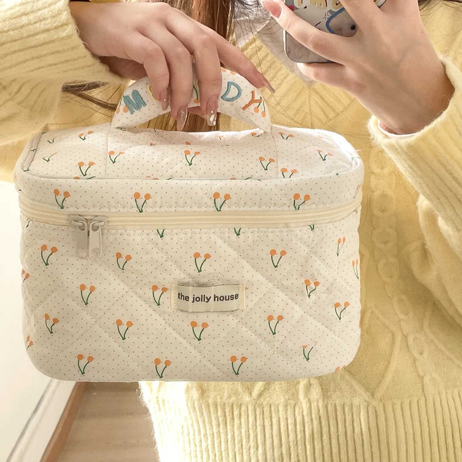 ry Makeup Bag Wens Point Cosmetic Storage Bag Travel Portable Makeup Pouches Ladies Cosmetic Pouch Travel Essentials D251011