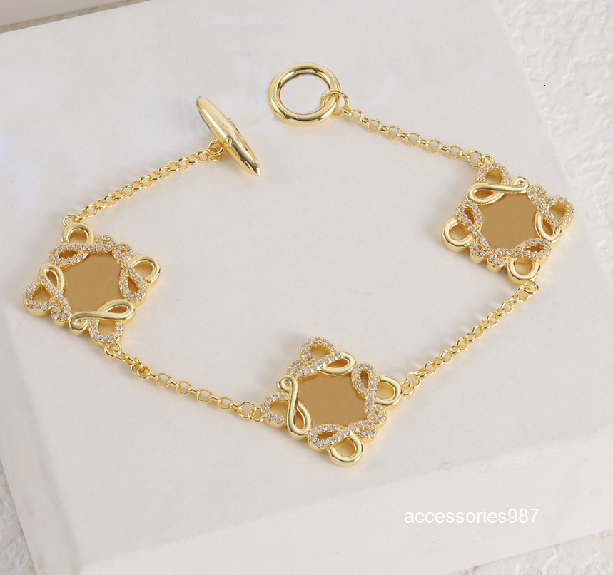 Charm Bracelets Designer Rhinestone Charm Bracelets Fashion Letter Bracelet Chain Cuff Wristband Women Party Jewelry High Quality Jewelry Accessories Lovers