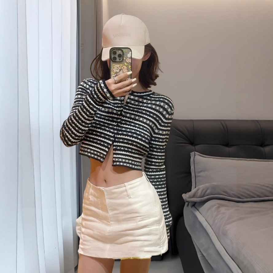 2025 autumn and winter new black and white color polka dot cardigan designer's new retro style fashion round neck rhinestone button high waisted 