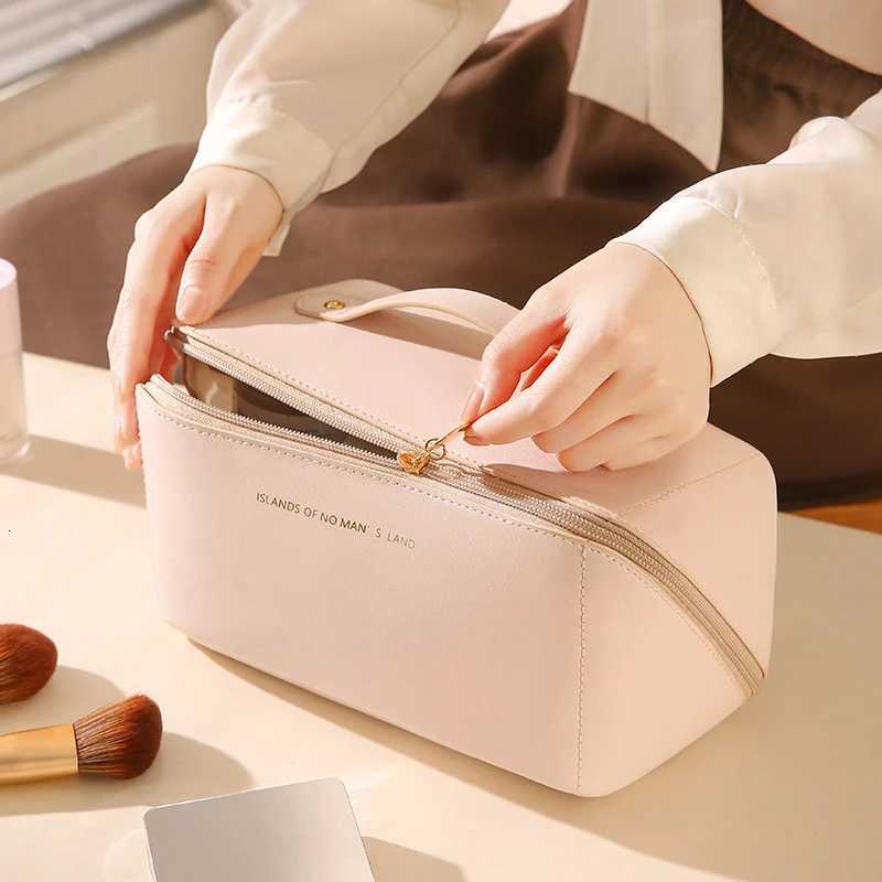 LargeCapacity Travel Cosmetic Bag Portable Organ low Bag PU Leather Makeup Bag Toiletries Storage Bag D251011