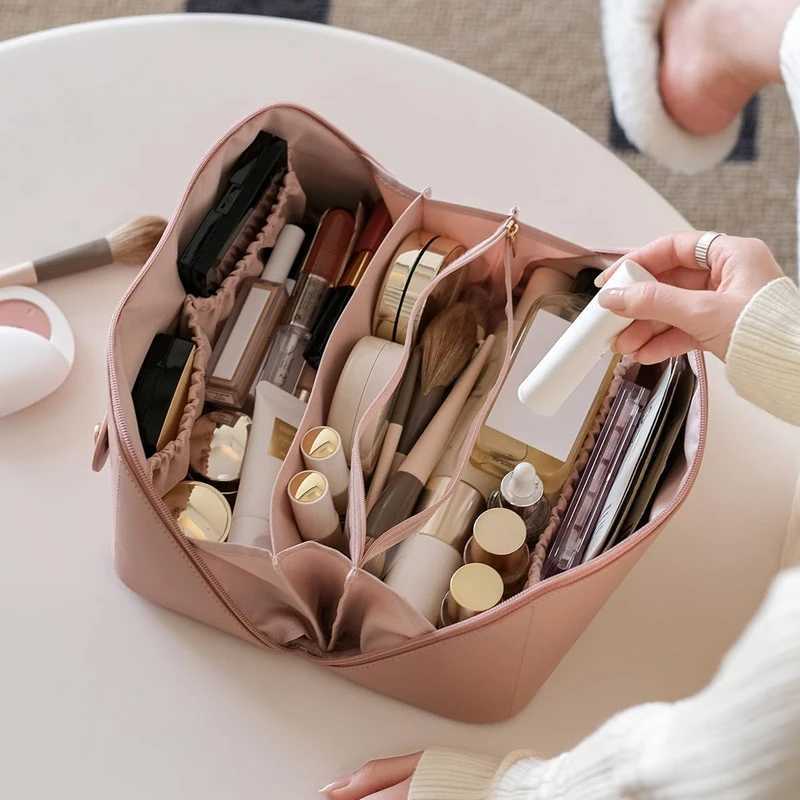 LargeCapacity Travel Cosmetic Bag Portable Organ low Bag PU Leather Makeup Bag Toiletries Storage Bag D251011