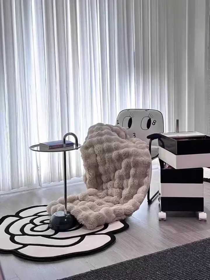VIKAMA French Light Luxury Makeup Stool Carpet Wardrobe Carpet HighEnd Bedro Dressing Table Chair Cushion He Decoration H251011