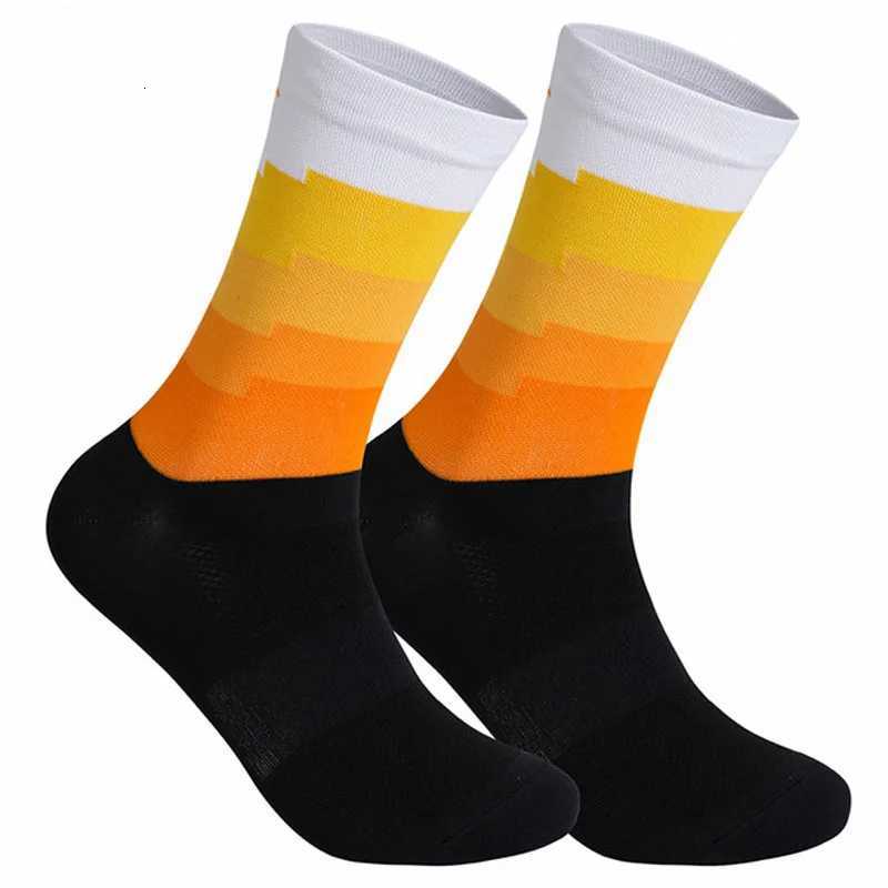 New Sport Socks Unisex Cycling Socks Men Outdoor Sports Socks Bike Footwear for Road Bike Socks Running Basketball SocksW251011