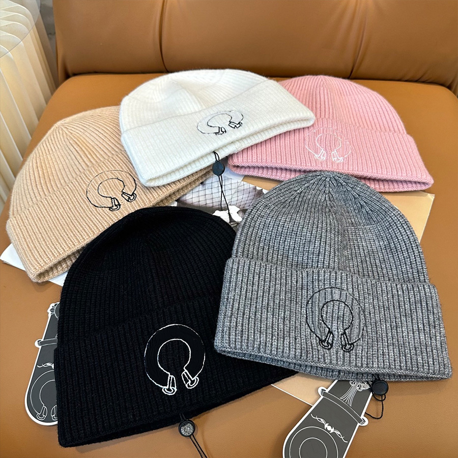 Beanies Designer Beanie Unisex Solid Color Versatile Stripes Letter Wool Knitting Hats Soft Fashionable Winter Daily Commuting Skiing Hat
