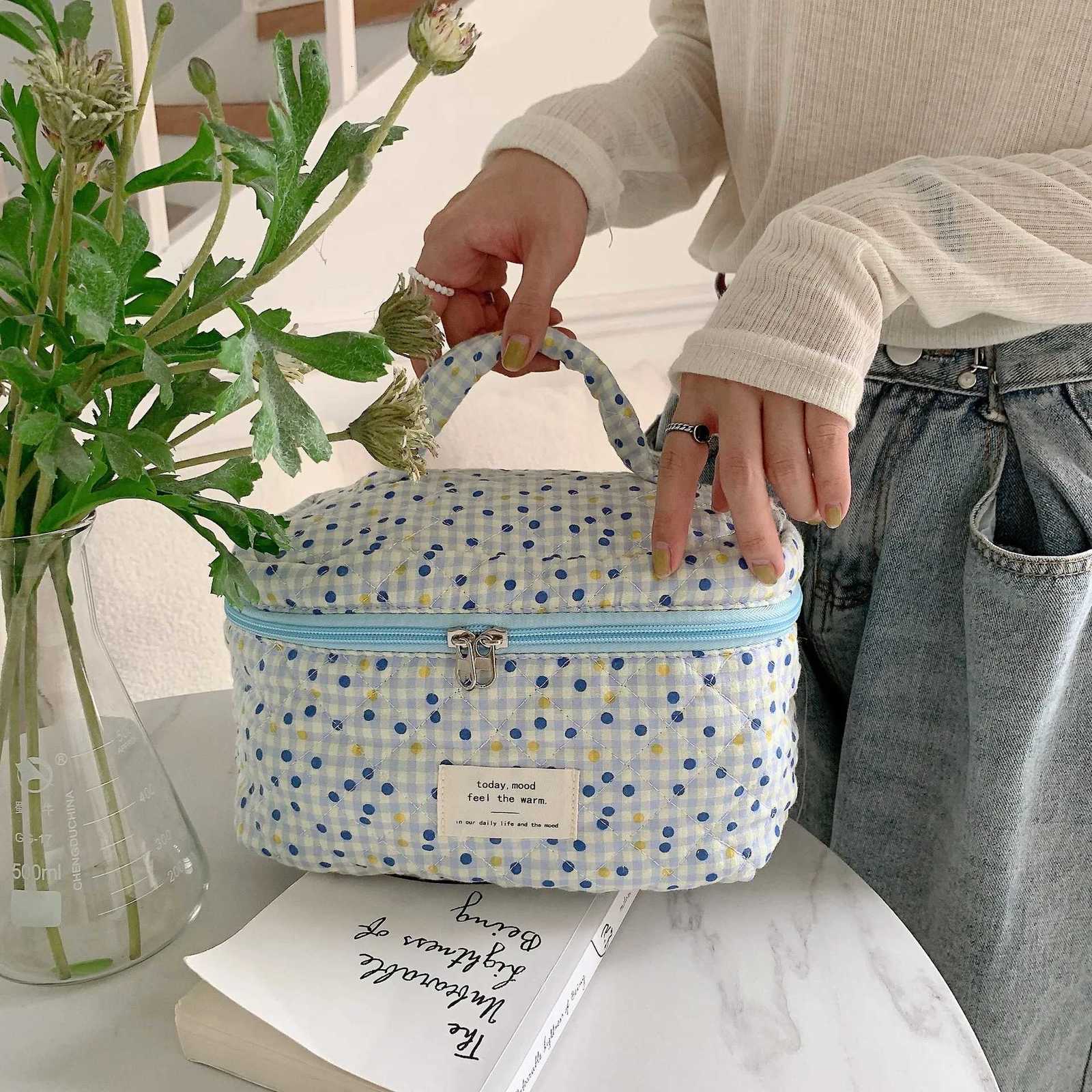 Cute Wens Cott Makeup Pouch Kits Ins Large Capacity Travel Cosmetic Bag Zipper Toilet Cases Cics Storage Organizer Box D251011