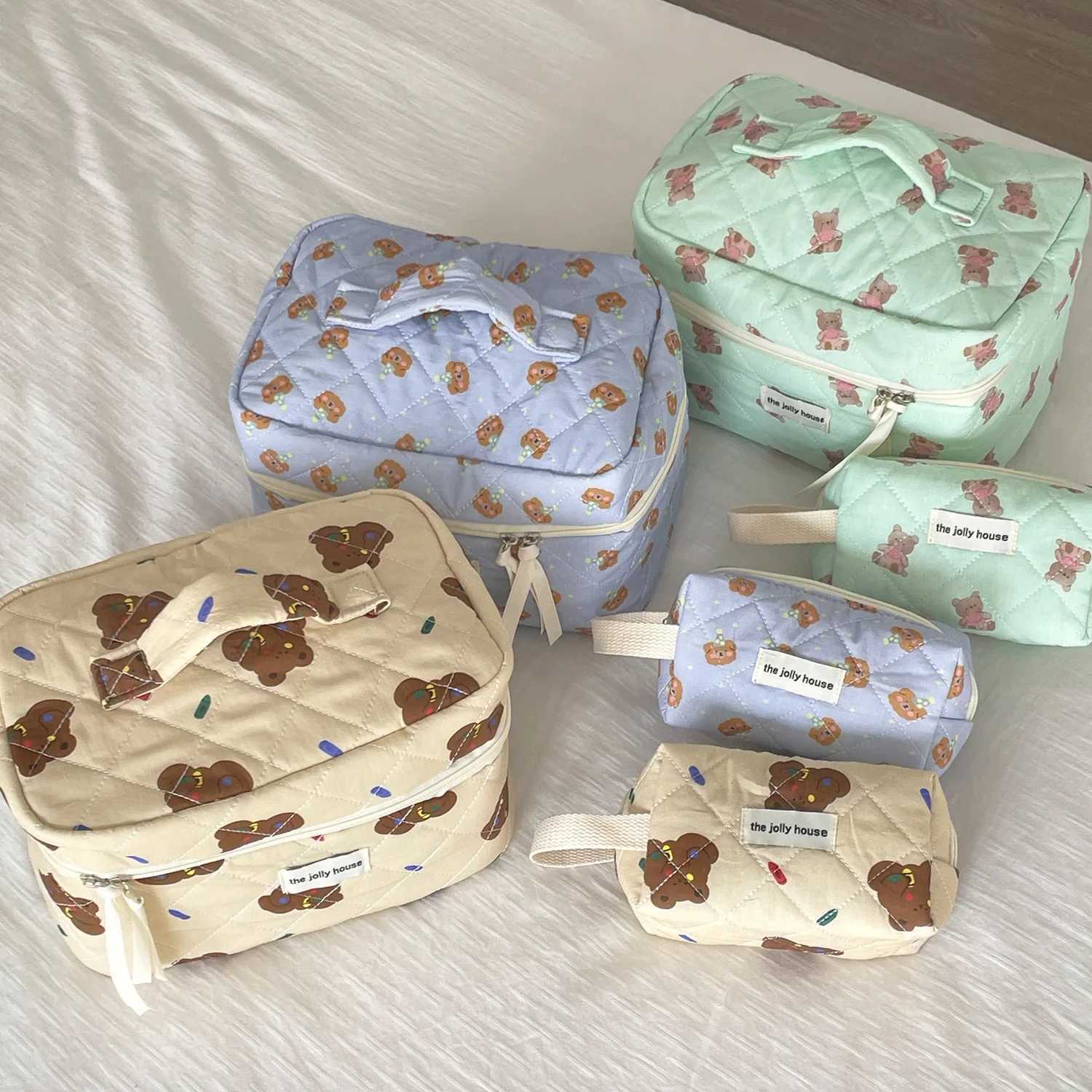 New Carto Bear Tote Cosmetic Bag Wens Cosmetic Storage Make Up Bag Travel Portable Makeup Pouches Ladies Cosmetic Pouch D251011