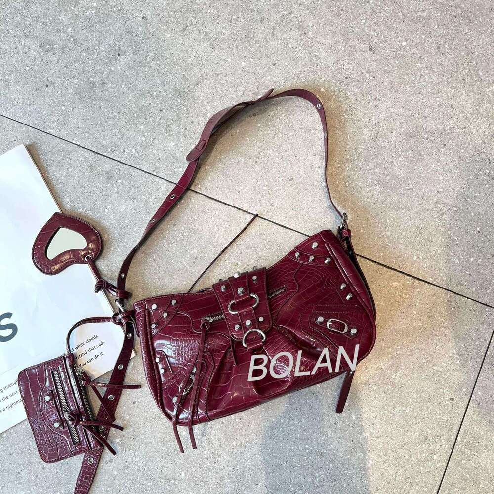 Designer Bag Tote Bag Shoulder Bag Crocodile Pattern Large Capacity Commuter Tote Bag With Rivets Single Shoulder Underarm Crossbody