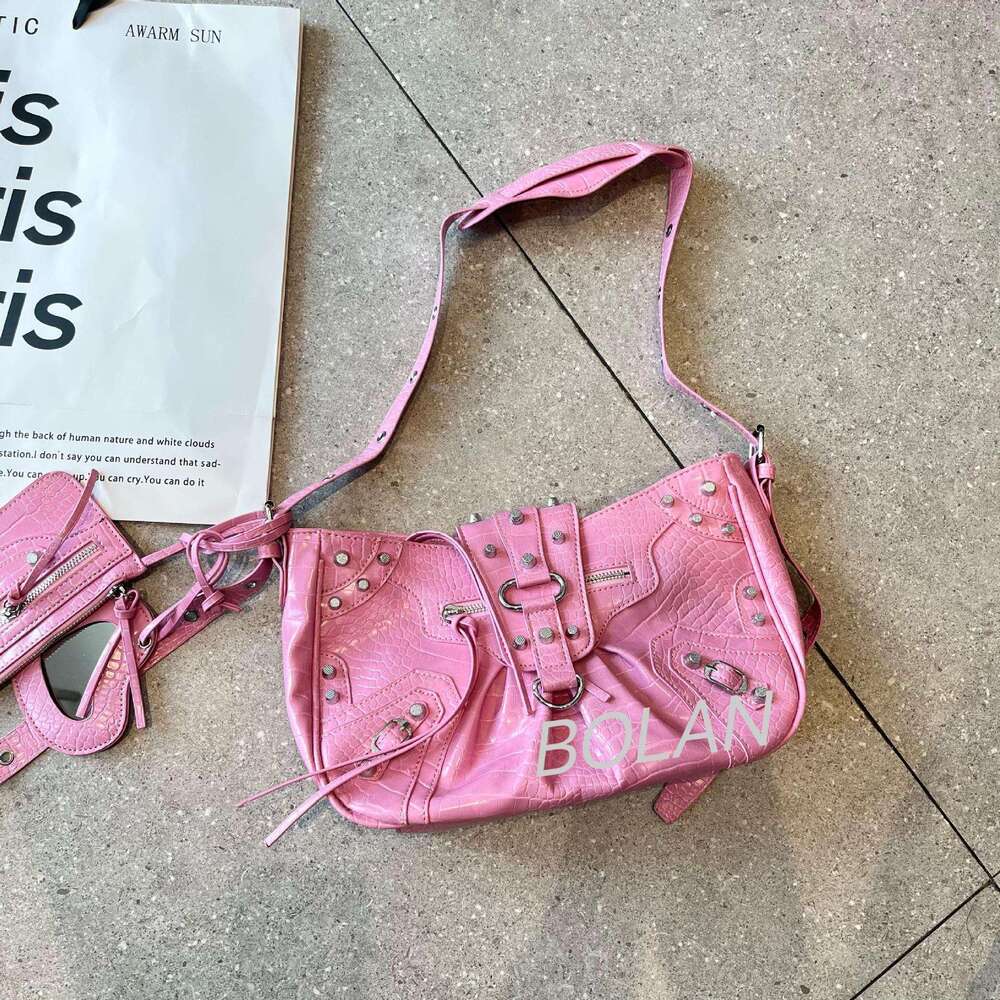 Designer Bag Tote Bag Shoulder Bag Crocodile Pattern Large Capacity Commuter Tote Bag With Rivets Single Shoulder Underarm Crossbody