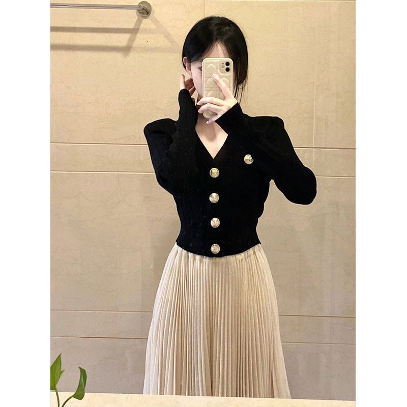 2025 autumn and winter new top designer jacket French black V-neck luxury knitted women's fashion cardigan wool sweater outdoor sweater jacket ba