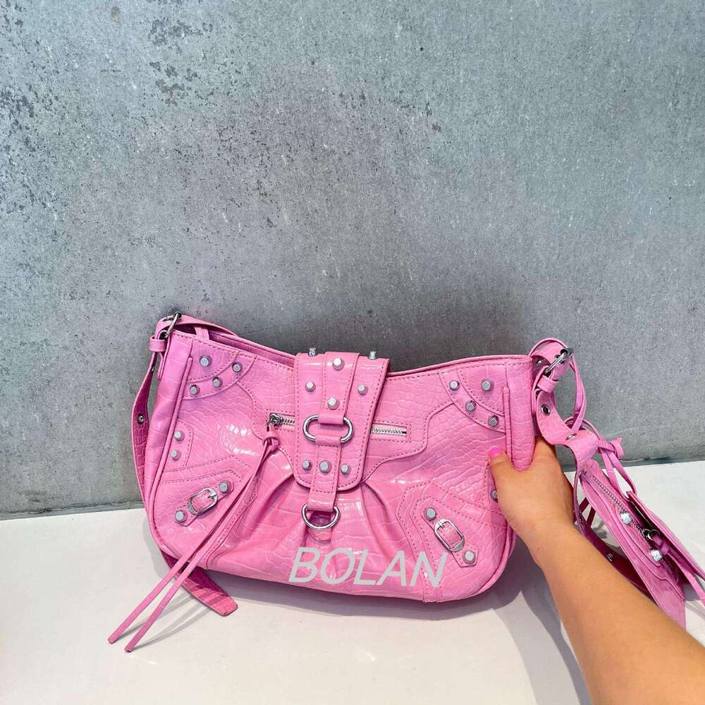 Designer Bag Tote Bag Shoulder Bag Crocodile Pattern Large Capacity Commuter Tote Bag With Rivets Single Shoulder Underarm Crossbody