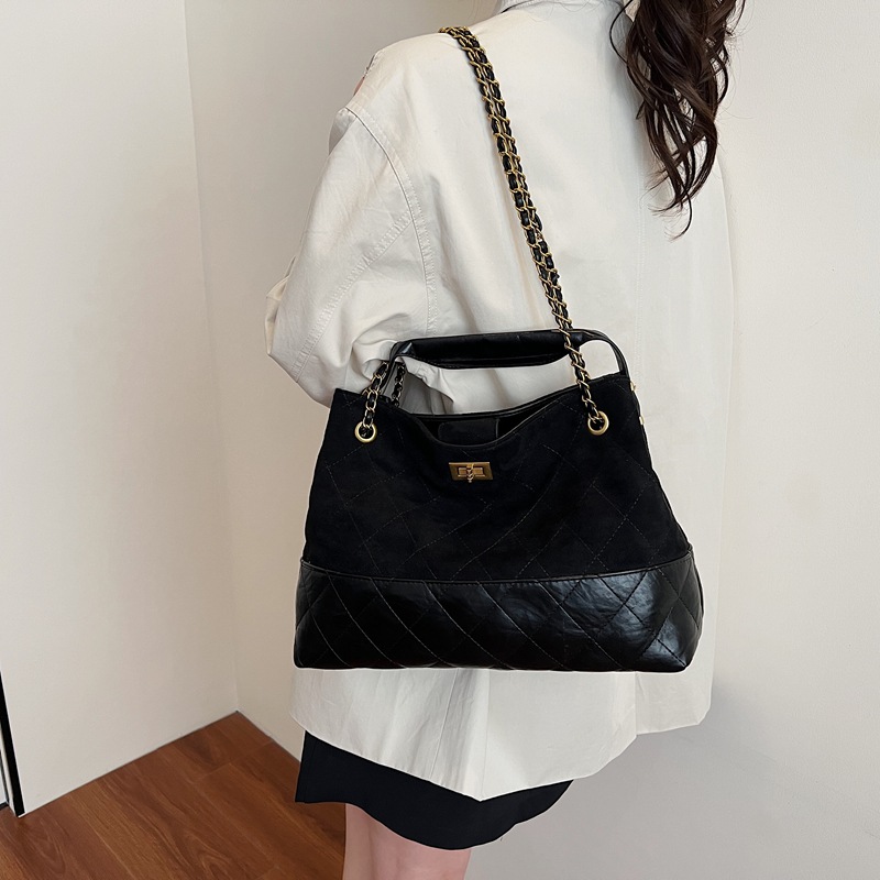 new Free delivery designer shoulder bag Comfortable and fashionable handbag casual daily commuting elegant
