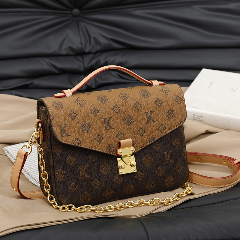 Free Shipping Senior Retro Old Flower Messenger Bag New Fashion Chain Shoulder Bag Commuting Cross Body Small Bag