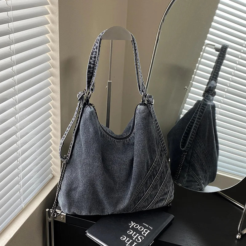 Denim Large Capacity Tote Bag For Women Artistic Canvas Style Shoulder Bag Double Shoulder Splicing Chain Backpack 251010