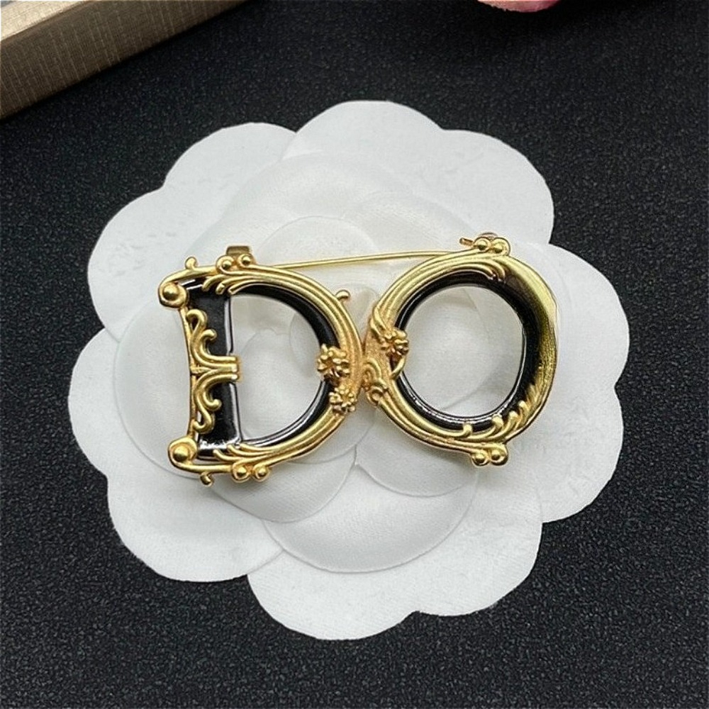 Designer Brooch Retro Pattern Classic Design 18k Gold Letter Pin Brooch Men and Women Fashion Exquisite Jewelry Suit Dress Accessories