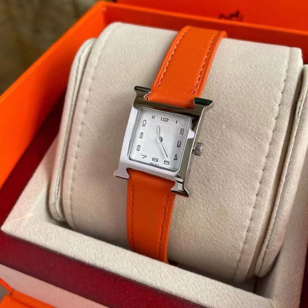 Square ladies' watch, made of fashionable Italian leather sizes: 26mm.The colorful strap makes it easier to match with clothing Free transportation