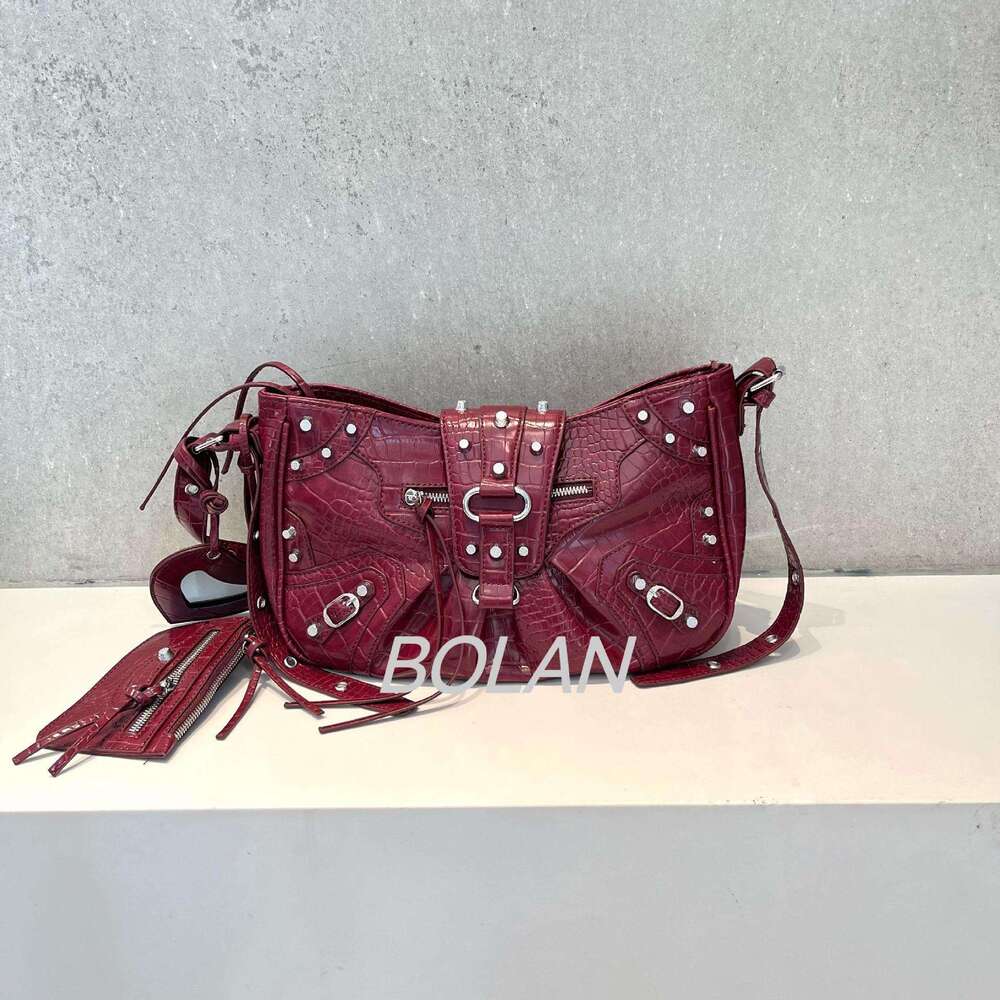 Designer Bag Tote Bag Shoulder Bag Crocodile Pattern Large Capacity Commuter Tote Bag With Rivets Single Shoulder Underarm Crossbody