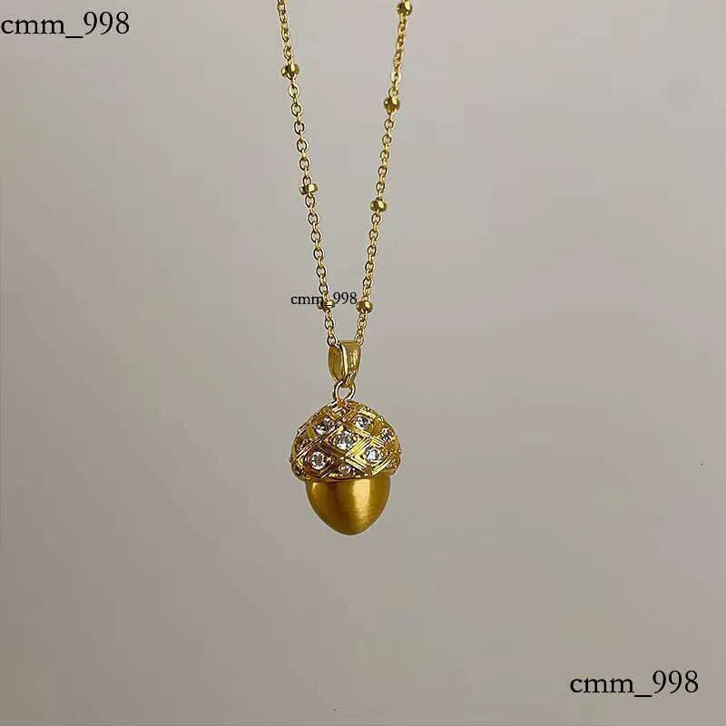 DHCollection Pinecone Heart Pattern Gold Plated Cubic Zirconia Ins Vintage Pendant Necklace Fashion Jewelry
