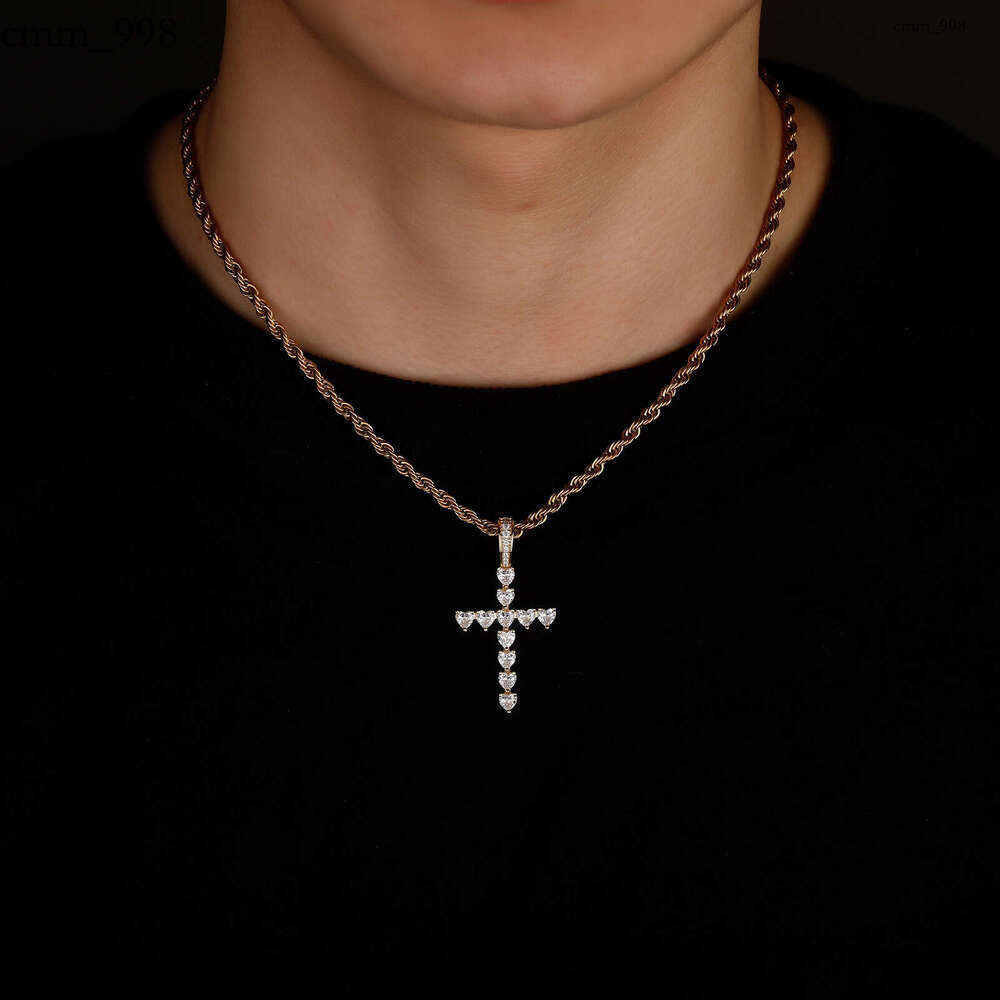 Heart Cross Pendant Simple Fashion Necklace for Men and Women Live Versatile Clavicle Chain