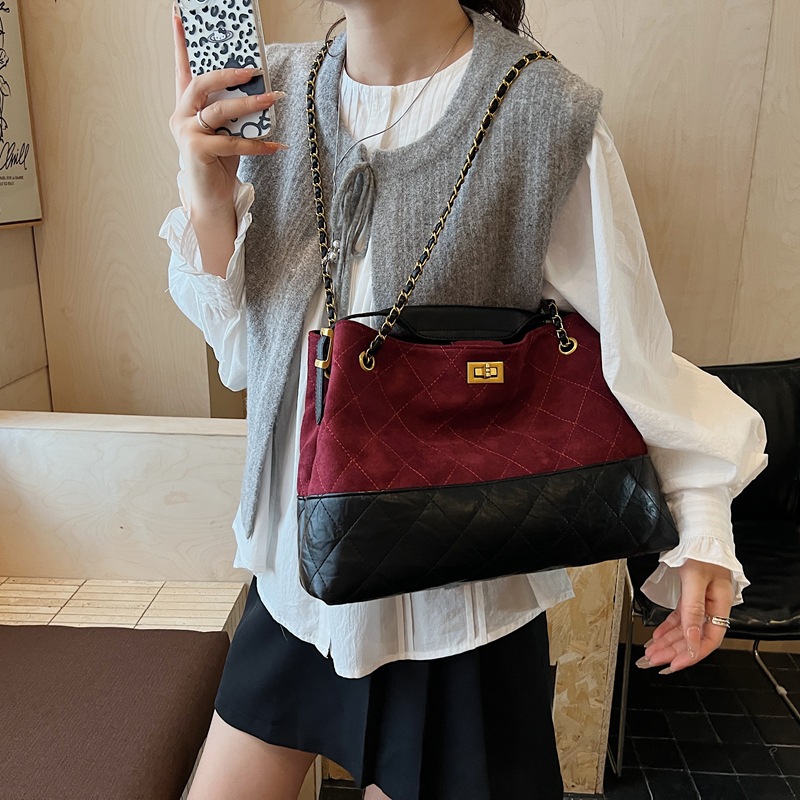 new Free delivery designer shoulder bag Comfortable and fashionable handbag casual daily commuting elegant