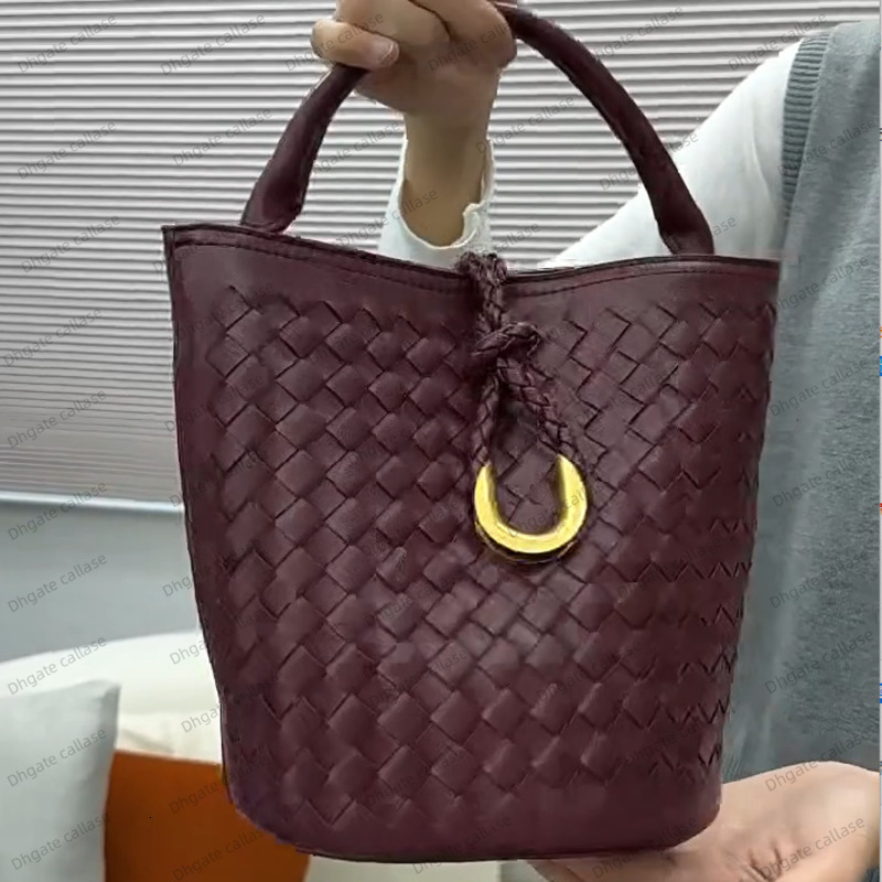 designers Bucket Bag luxury handbags Andiamo evening clutches casual purses New Genuine Leather Woven totes Women's Versatile Commuter Highend Crossbody bags