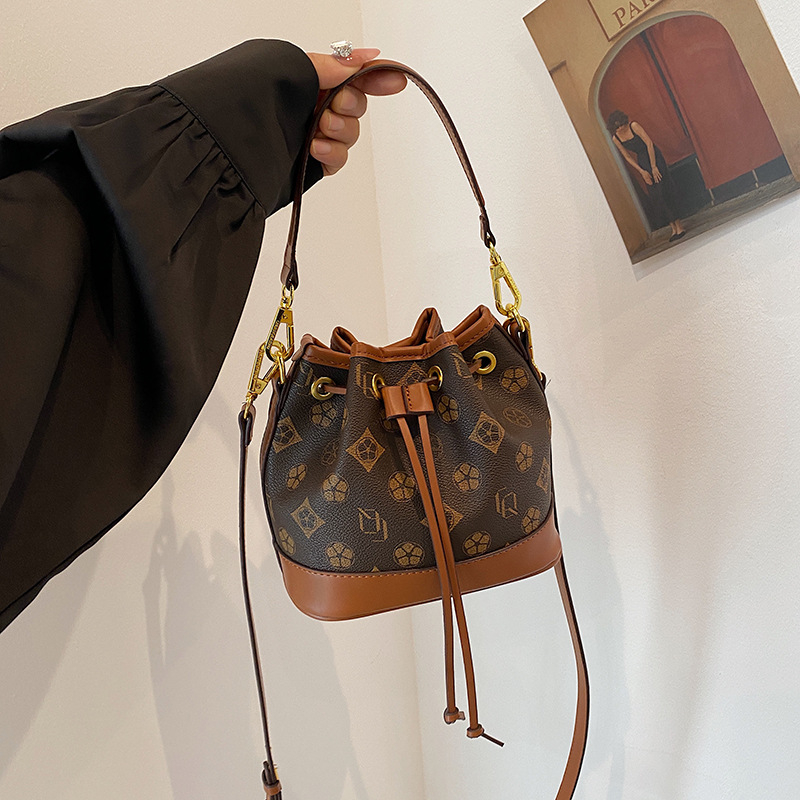 new Free shipping designer bags for womens Shoulder Bucket bag fashionable shoulder bag diagonal cross bag women bag