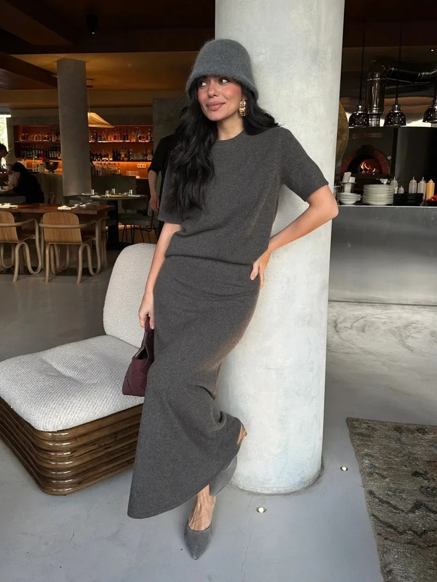 Wolfeel Summer Soft Knit Set Womens Short Sleeve Pullover Top Skirt Solid Color Elegant Minimalist Two Piece Set 251028