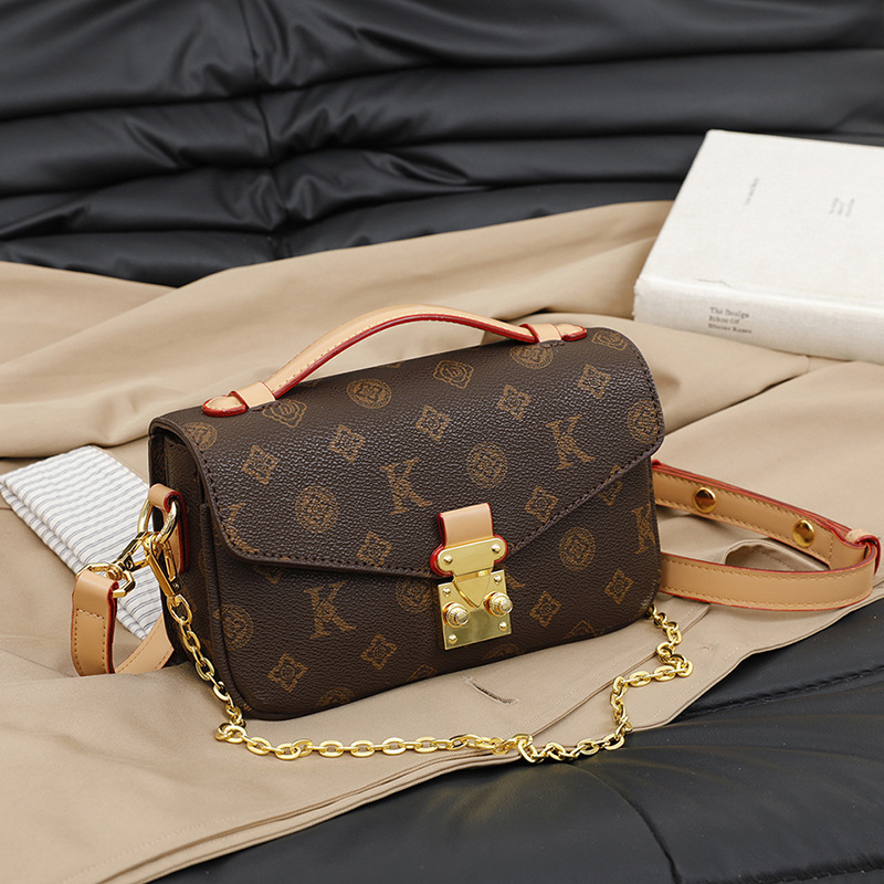 Free Shipping Senior Retro Old Flower Messenger Bag New Fashion Chain Shoulder Bag Commuting Cross Body Small Bag