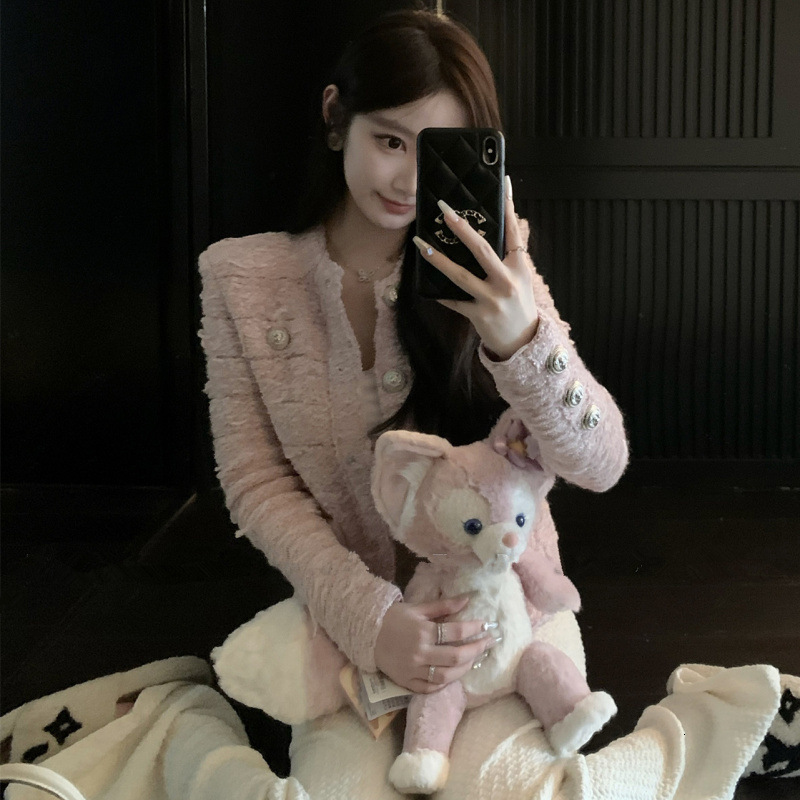 2025 Luxury Autumn Designer Jacket and Winter New Top French Elegant White Pink Long fashion Sleeve Knitted Women's Jacket