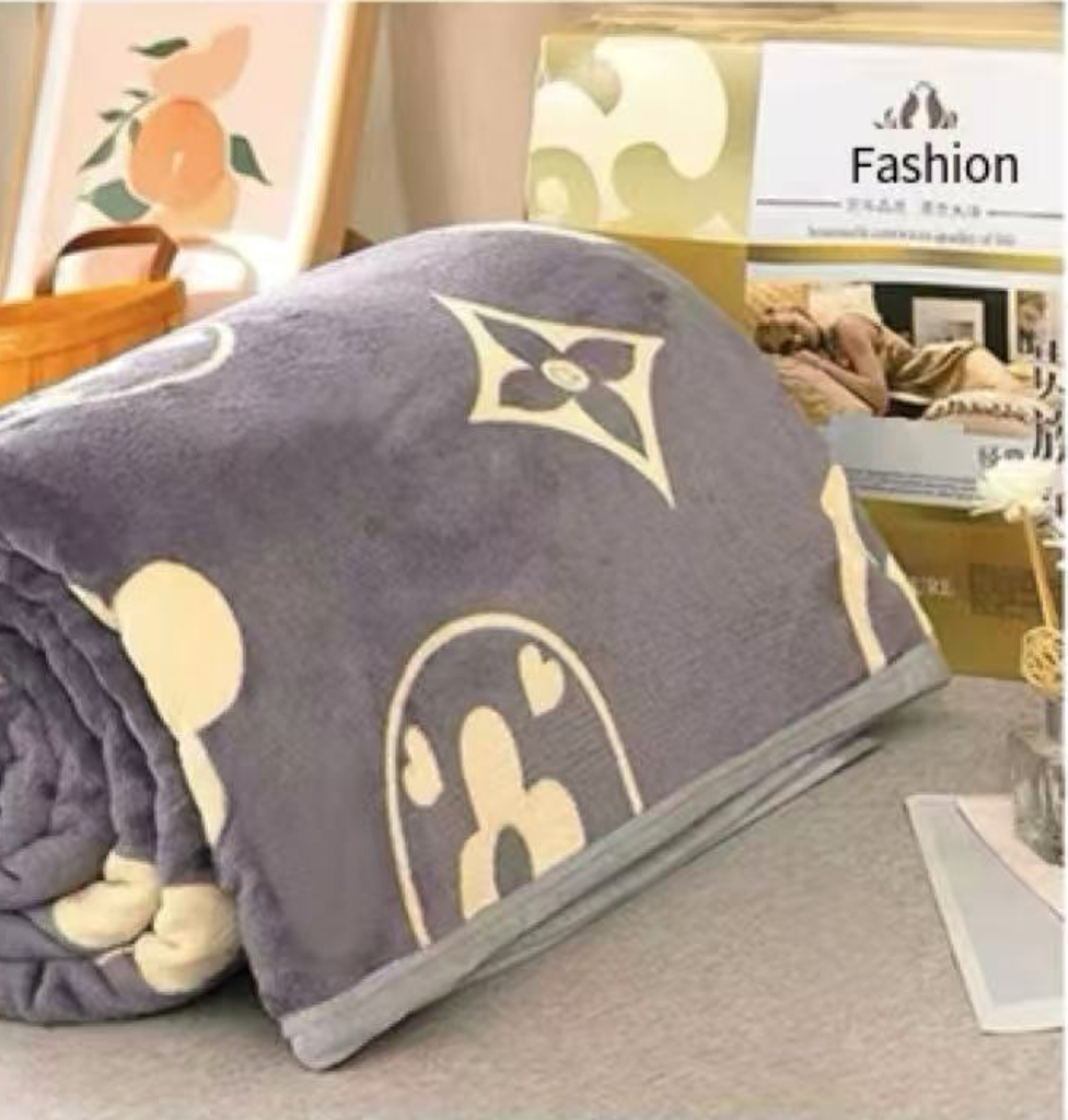 Designer Blanket Luxury Brand Skin-friendly and Comfortable Throw Lightweight Nap Blanket with Geometry Pattern for Office /Bedroom /Travel /Gift Full