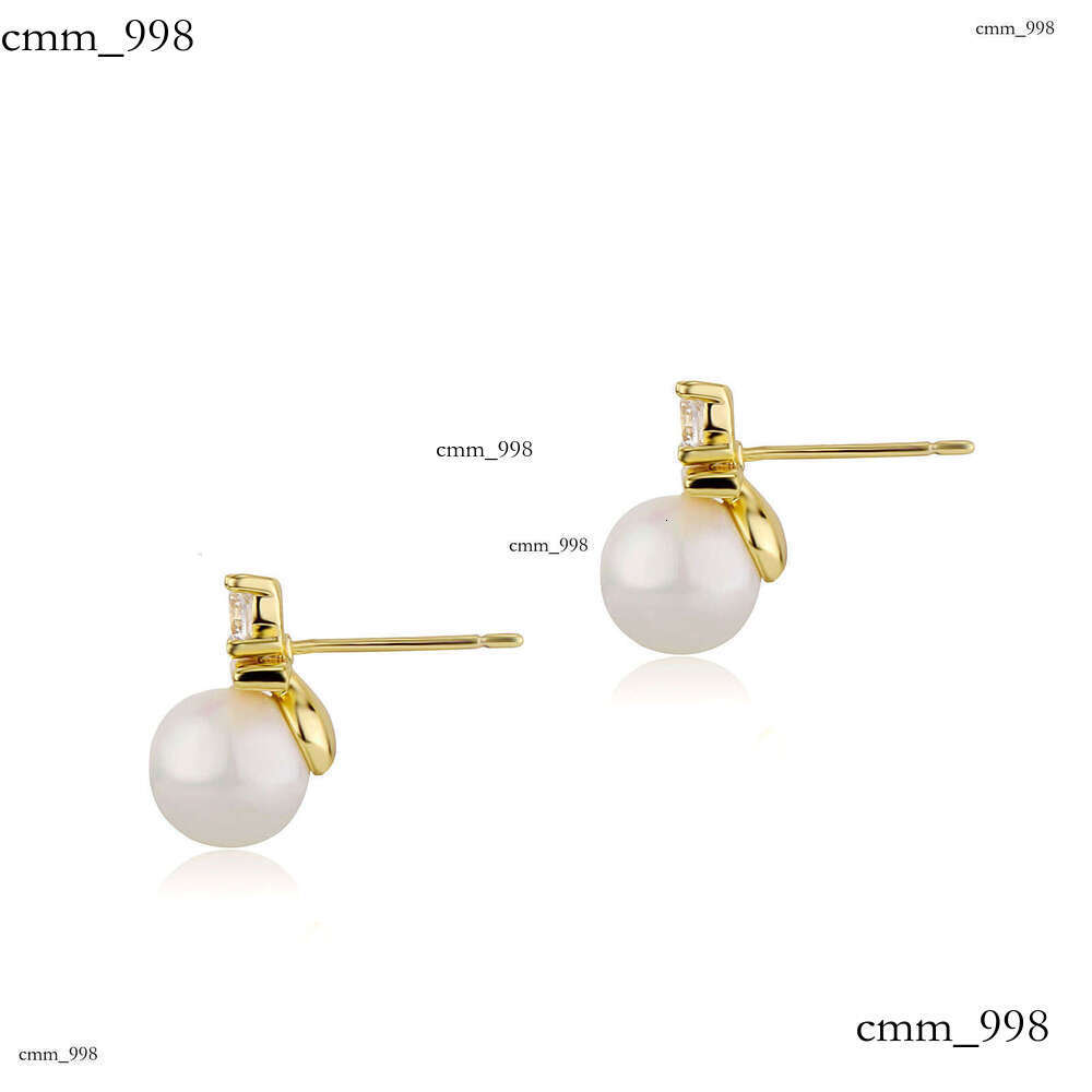 Trendy French Romantic Pearl Zircon Earrings with Sier Needle High-end Design for Women