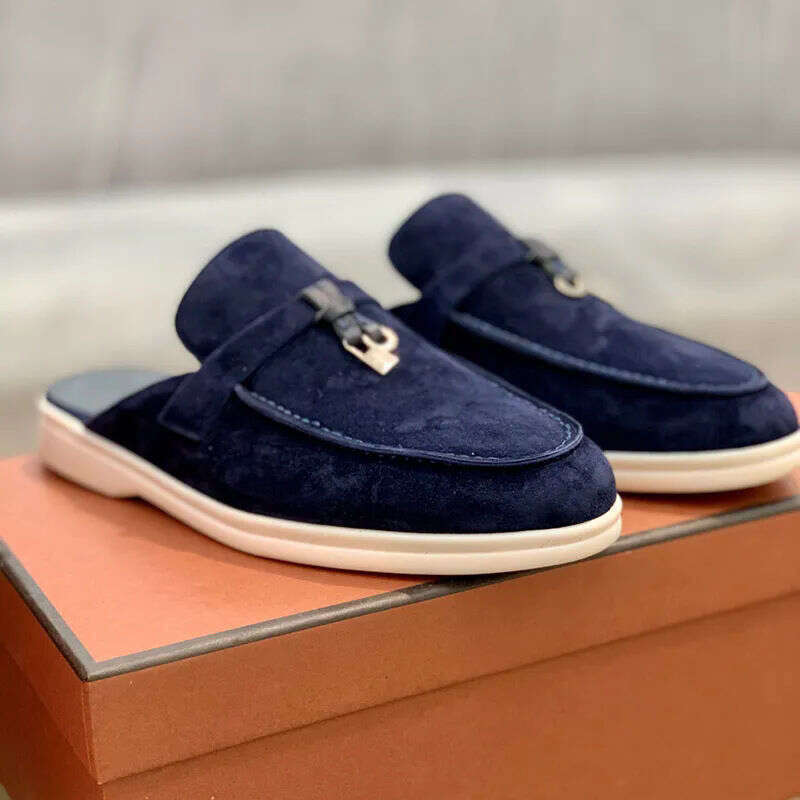 New Lightweight Closed-Toe Slippers Casual Single for Men Women Flat Large Size Shoes Black and Off-White