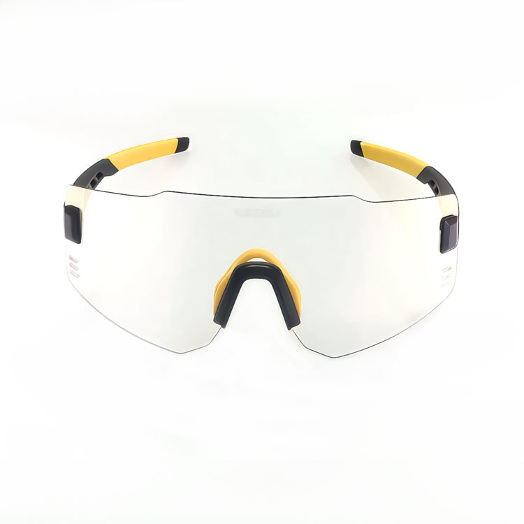 New style cycling goggles, comfortable to wear, fashionable and beautiful. The best accessory for challenging the limits Modern Design Protective Eyew