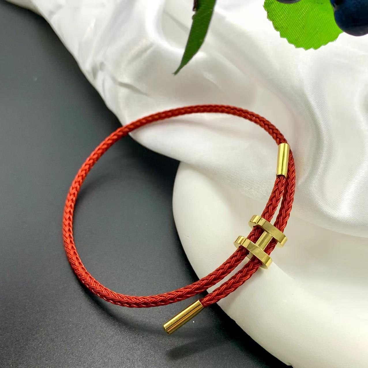 gold bracelet h bracelet designer bracelet Elegant Ladies' Armband: Durable Stainless Steel Designer Accessory with Waterproof Feature luxury jewelry bracelets