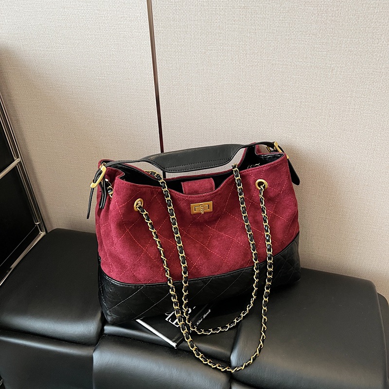 new Free delivery designer shoulder bag Comfortable and fashionable handbag casual daily commuting elegant