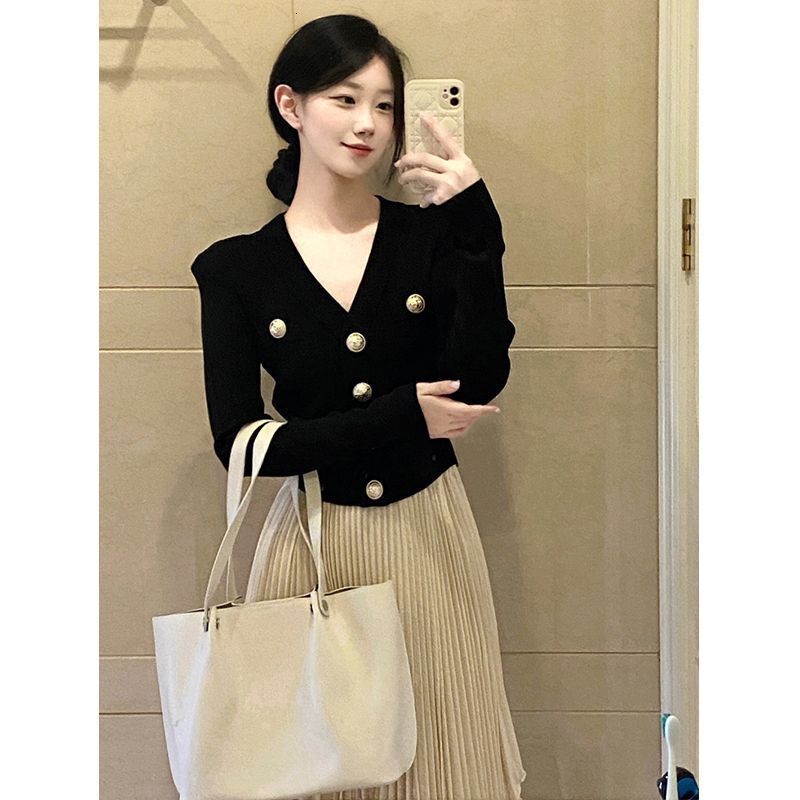 2025 autumn and winter new top designer jacket French black V-neck luxury knitted women's fashion cardigan wool sweater outdoor sweater jacket ba