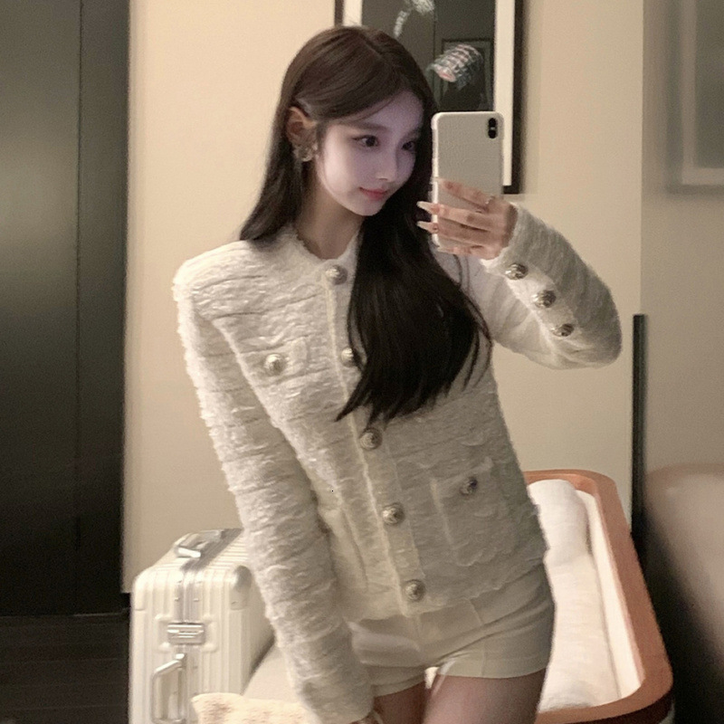 2025 Luxury Autumn Designer Jacket and Winter New Top French Elegant White Pink Long fashion Sleeve Knitted Women's Jacket