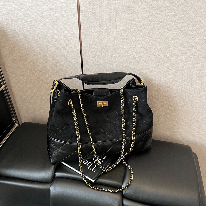 new Free delivery designer shoulder bag Comfortable and fashionable handbag casual daily commuting elegant